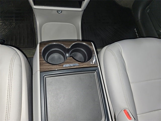 2015 Toyota Sienna XLE 8 Passenger